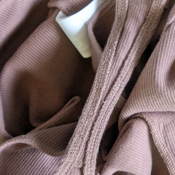 Abercrombie Mauve Ribbed Sleeveless Bodysuit SoftAF Women's Sz M - Picture 8 of 8